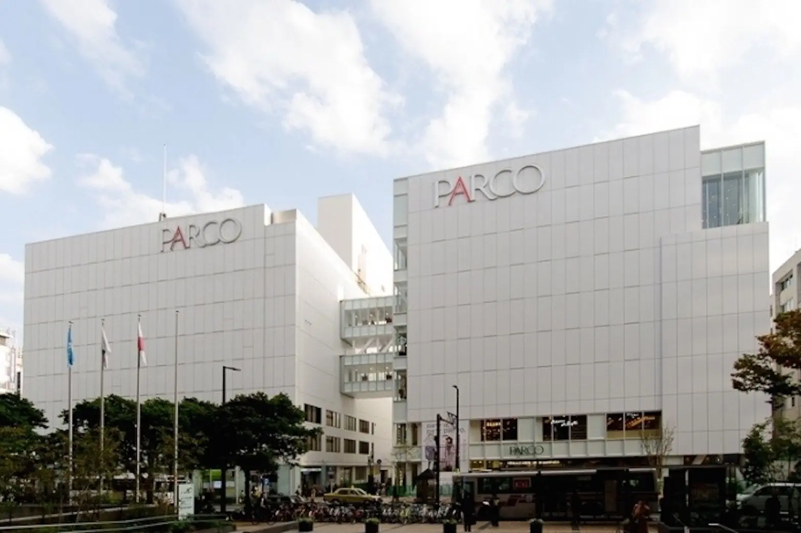 外観_大型商業施設「福岡パルコ」にオフィスが入っています