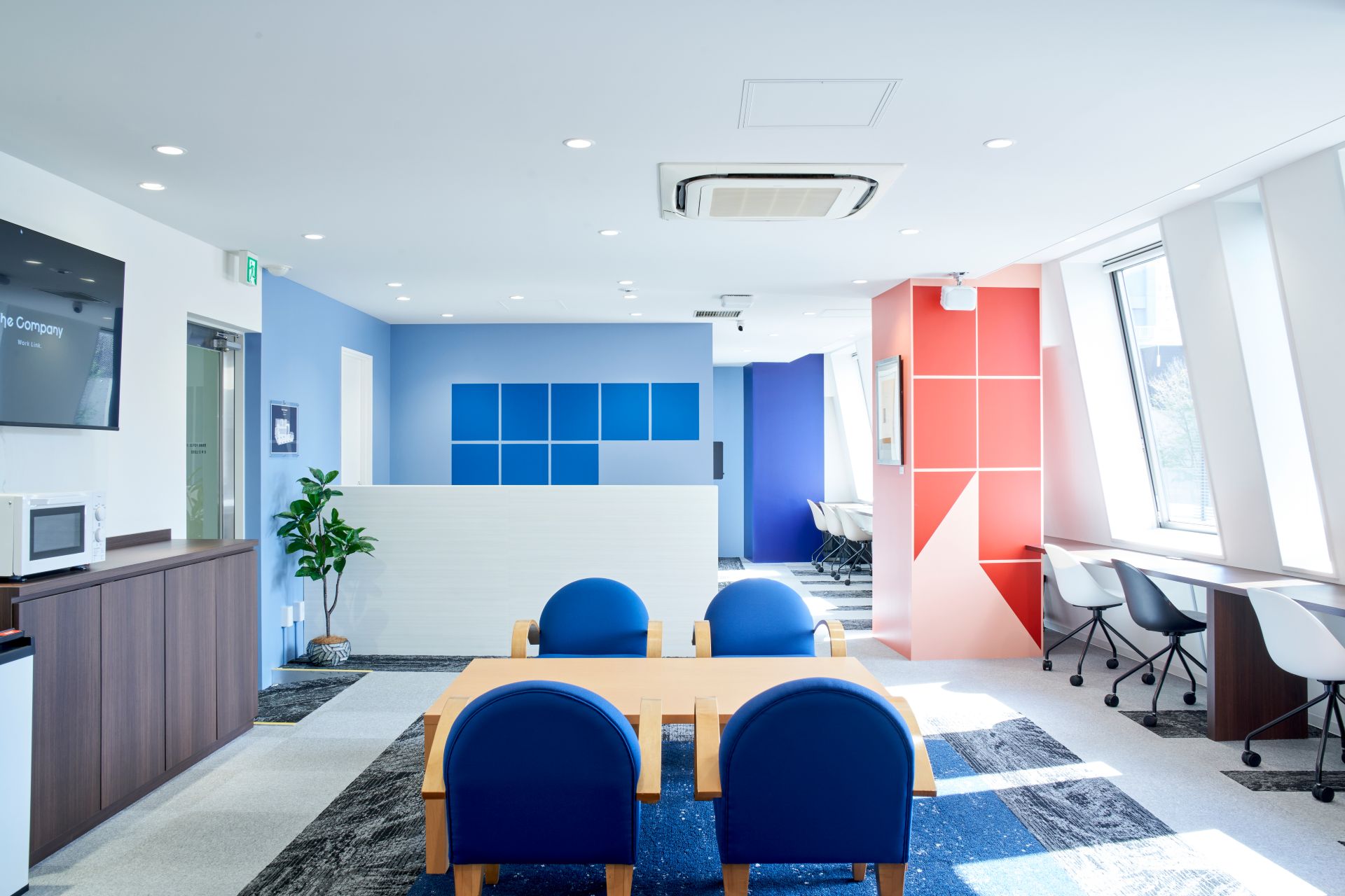 外観_レセプション。ここで受付を行います。