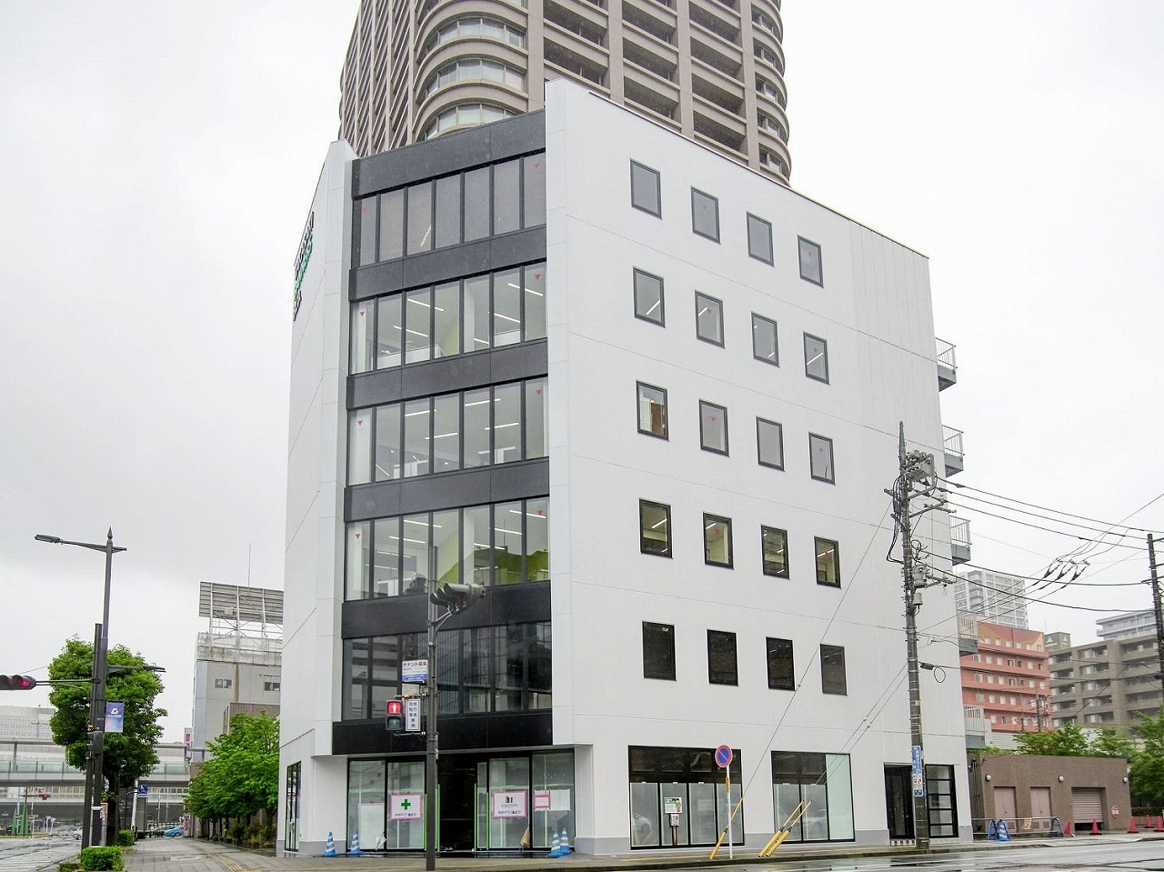 外観_ビル外観。北関東有数のターミナル駅、高崎駅の駅前エリアにあります。