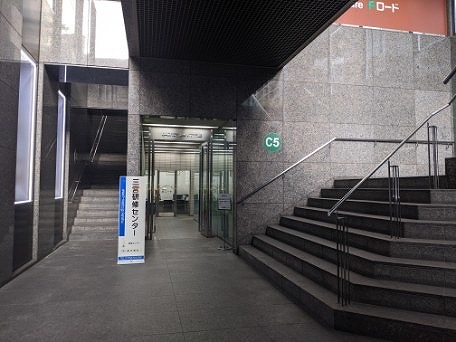 地下通路_ビルには三宮駅に直接行く事の出来る地下通路もご用意されています