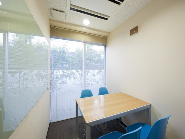 Common Area_Meeting Room. Reservations for use can be made easily online.