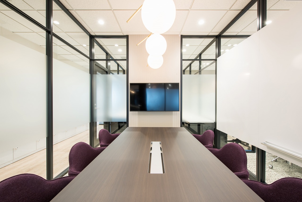 Conference room_chic and calm design