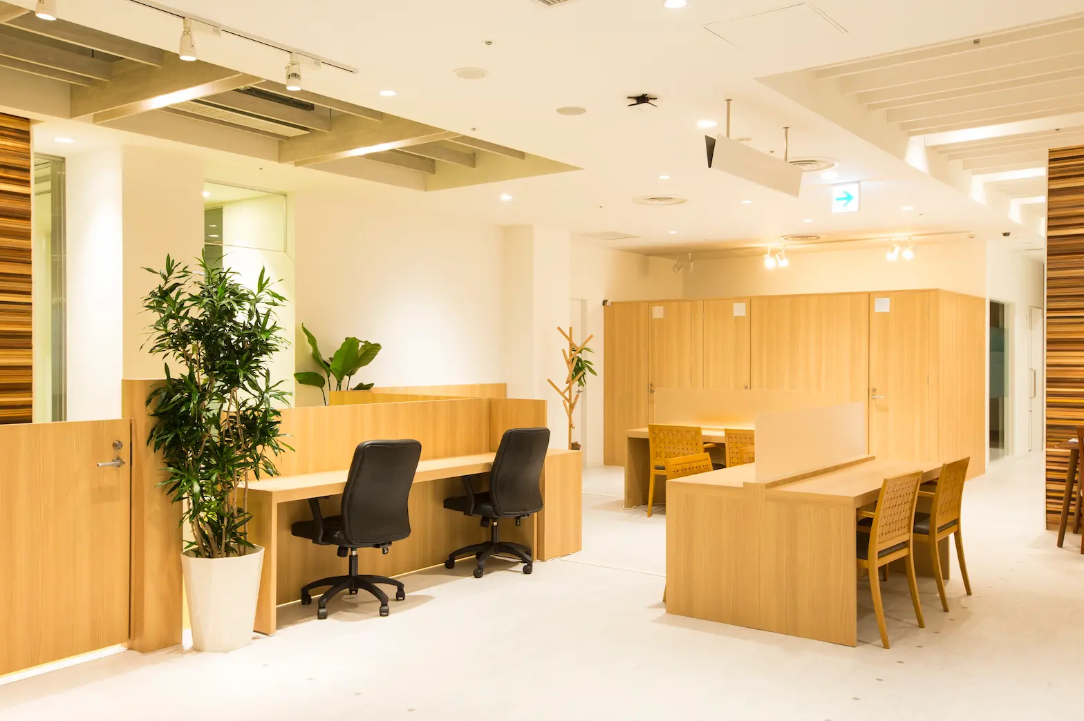 フリースペース_気分や用途に変えてごご利用いただけるよう、様々なタイプのお席がご用意されています