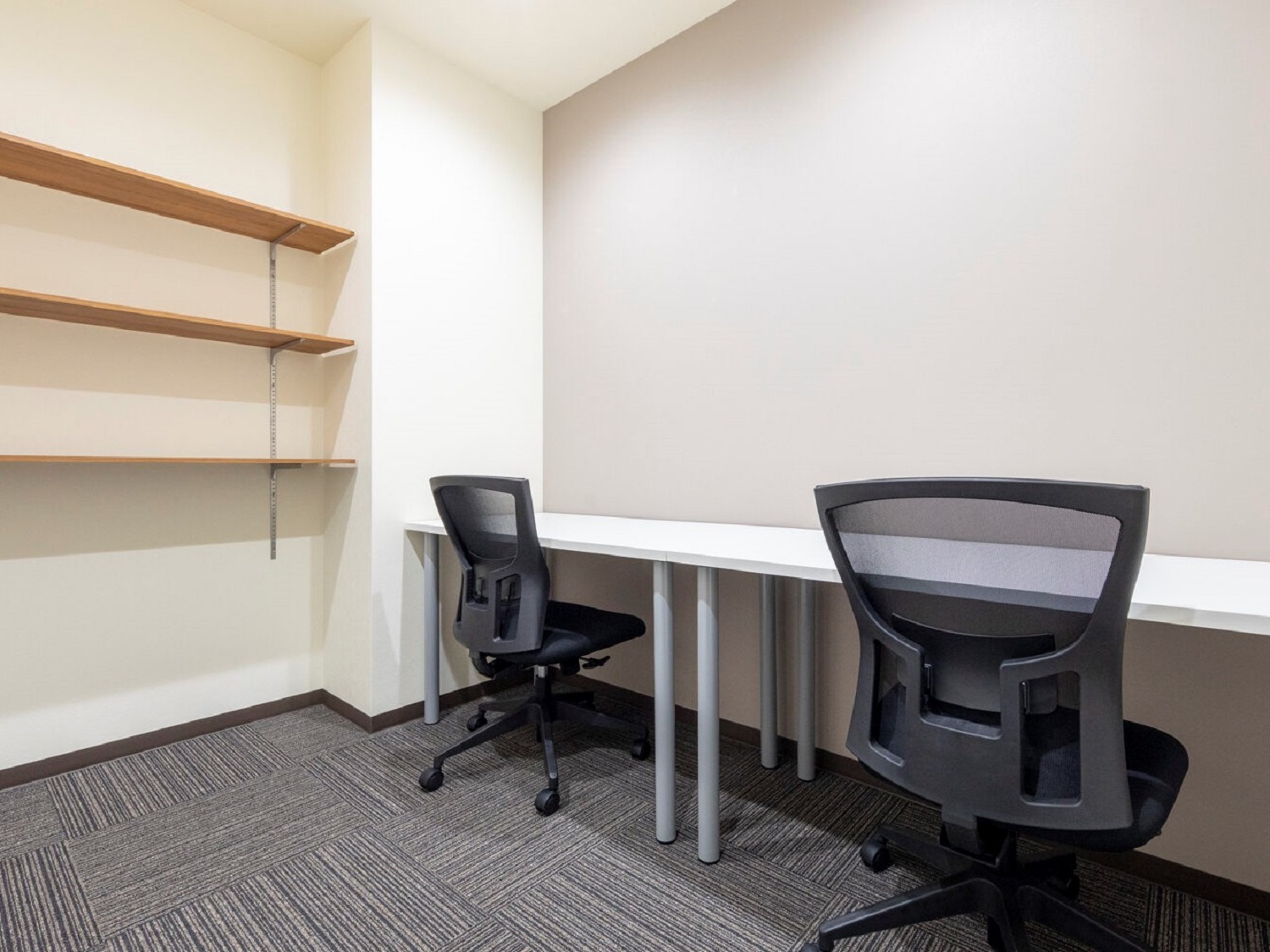 個室_オフィスは24時間365日利用可能です。©bizcomfort