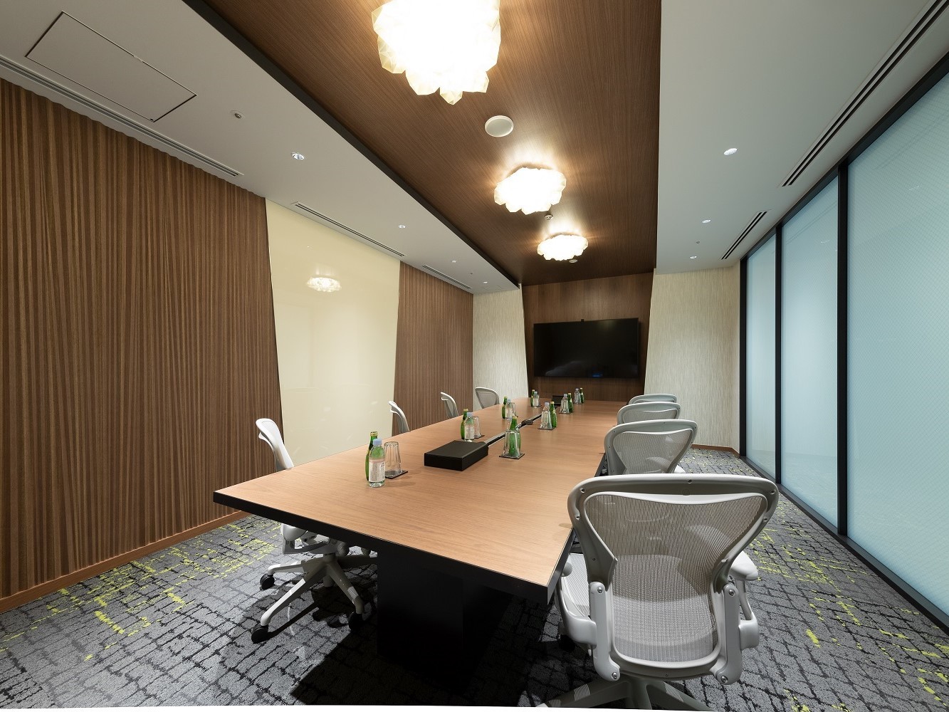 Common Area_The conference room can be freely used for various purposes such as internal meetings, meetings with customers, etc.