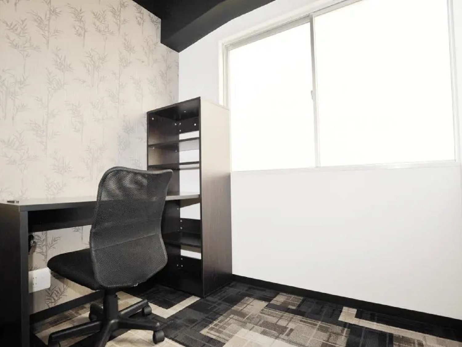 個室_1名用の個室です。シンプルなデザインが施されています。©BIZcircle