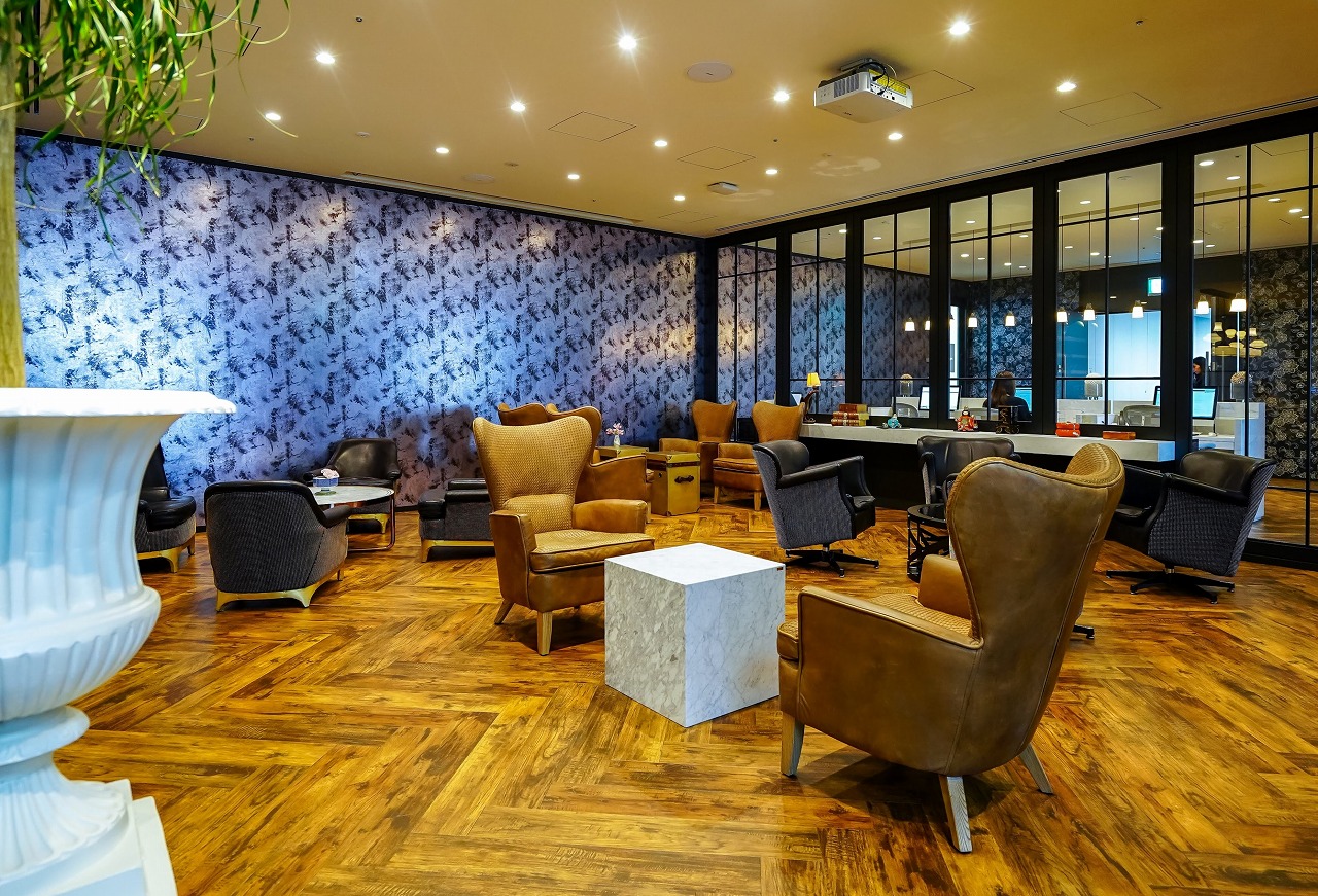 Common Area_Lounge. The luxurious lounge is popular not only with residents but also with visitors.