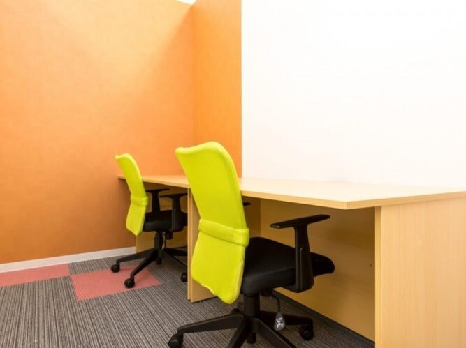 個室_個室には電話回線も設置しており、オフィスとしての機能性に優れています。©bizcircle