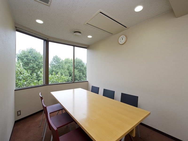 Common Area_Meeting Room. In addition to regular meetings, these rooms can be used for events and seminars.