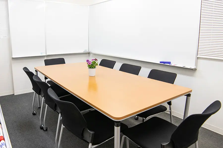 会議室_ホワイトボード完備の会議室です