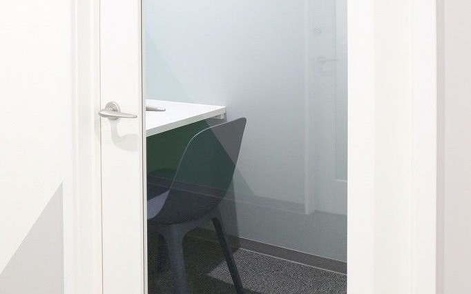 Phone booth_Private room so you can call without worrying about others around you.