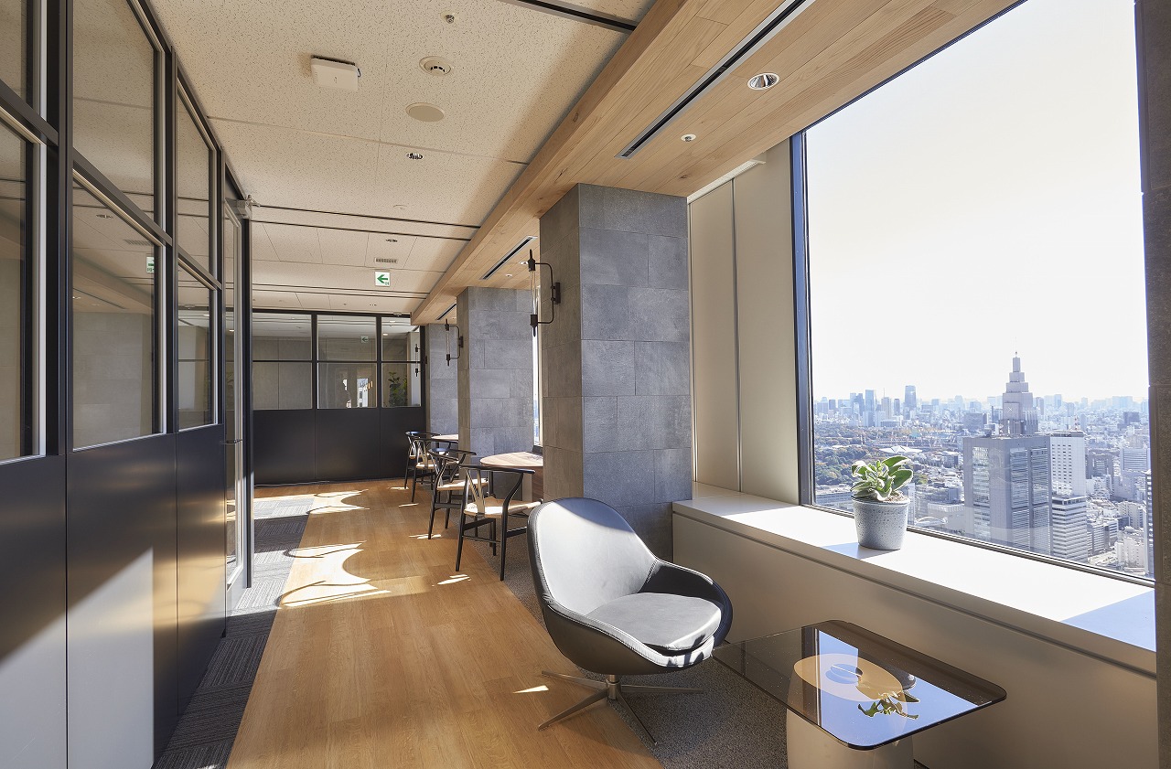 Other_Office windows offer a panoramic view of Shinjuku!