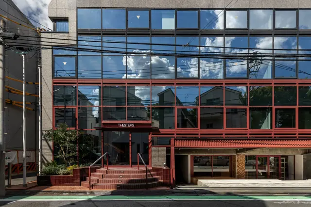 外観_幡ヶ谷駅から徒歩6分に位置しています。