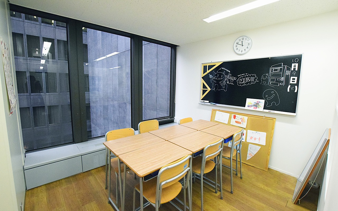 Free Meeting Room 1__ A playful meeting space in the style of a school classroom.