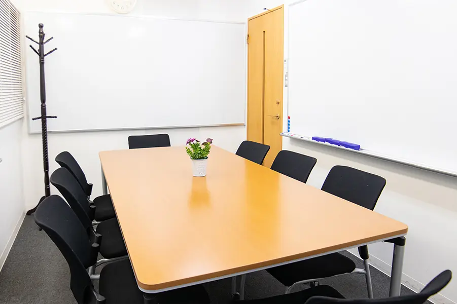 会議室_社内会議やお客様との打ち合わせ等々、様々な用途にご自由にご利用いただけます