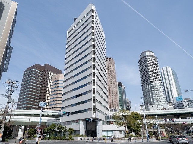 外観_再開発地域の最西端にある、18階のビルにリージャスの施設があります。