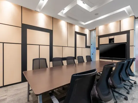 共用部_会議室。ミーティングや来客対応等に最適な会議室です。