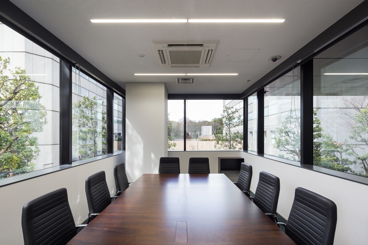 会議室_ビジネスの様々な場面で必要になる会議室が3部屋ご用意されています