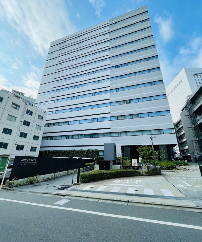 オフィスビル外観_2016年竣工のハイグレードビル。渋谷駅・表参道駅からのアクセス良好な立地に所在