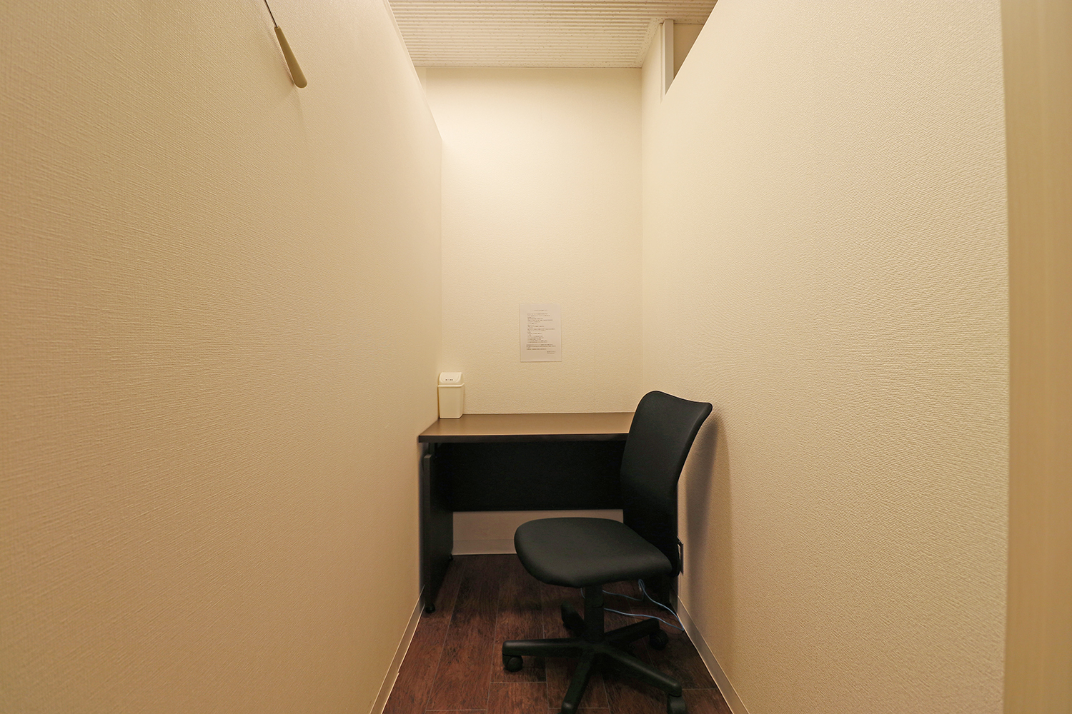 専有部_個室。24時間利用可能、インターネット・家具付きのオフィスです。